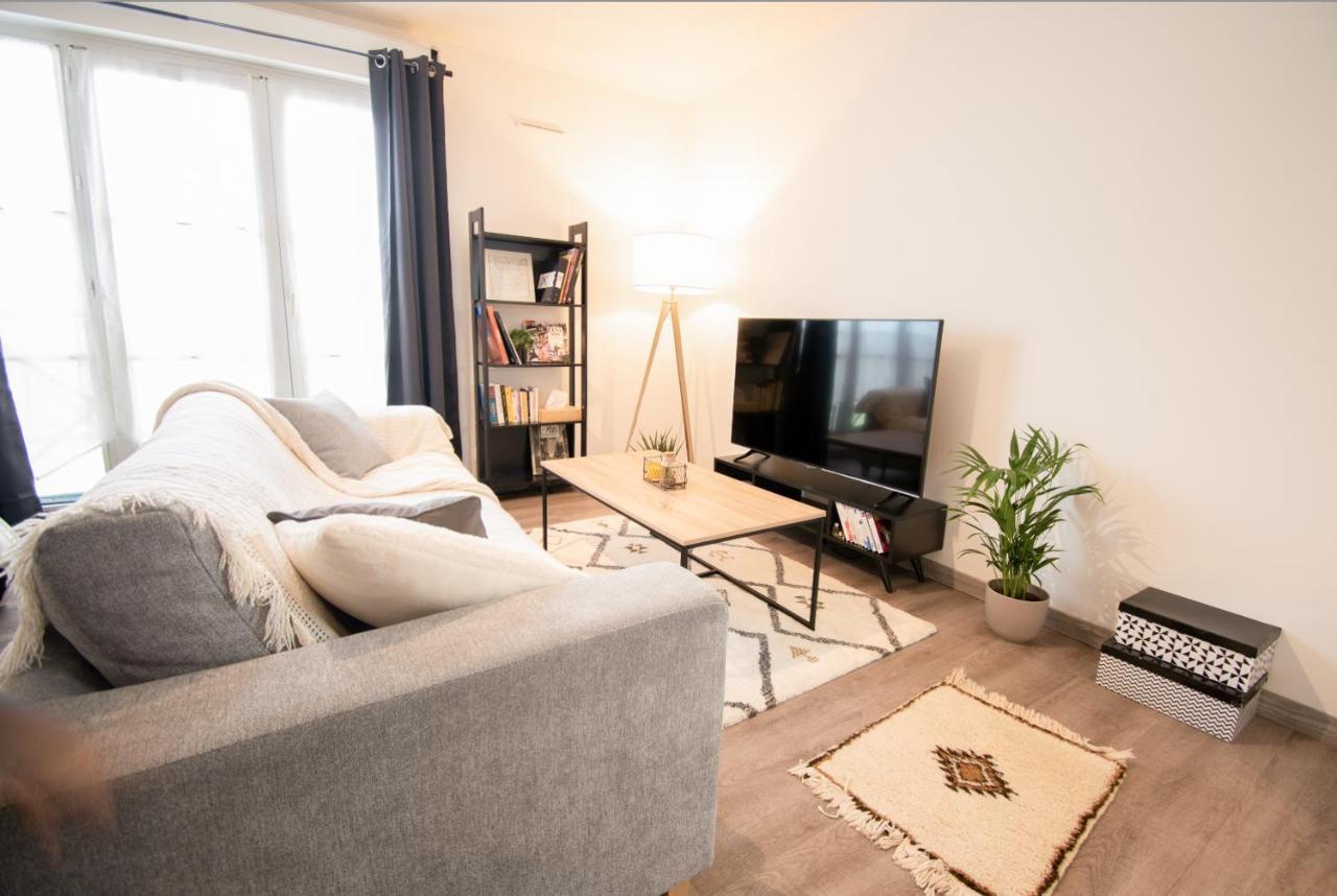 Joli studio tout confort à 2 pas de la gare Poissy Esterno foto